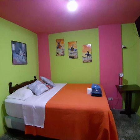 Hotel Casa Del Viajero Quetzaltenango Bagian luar foto
