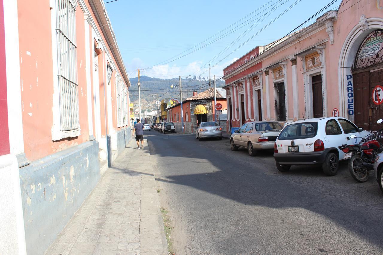 Hotel Casa Del Viajero Quetzaltenango Bagian luar foto