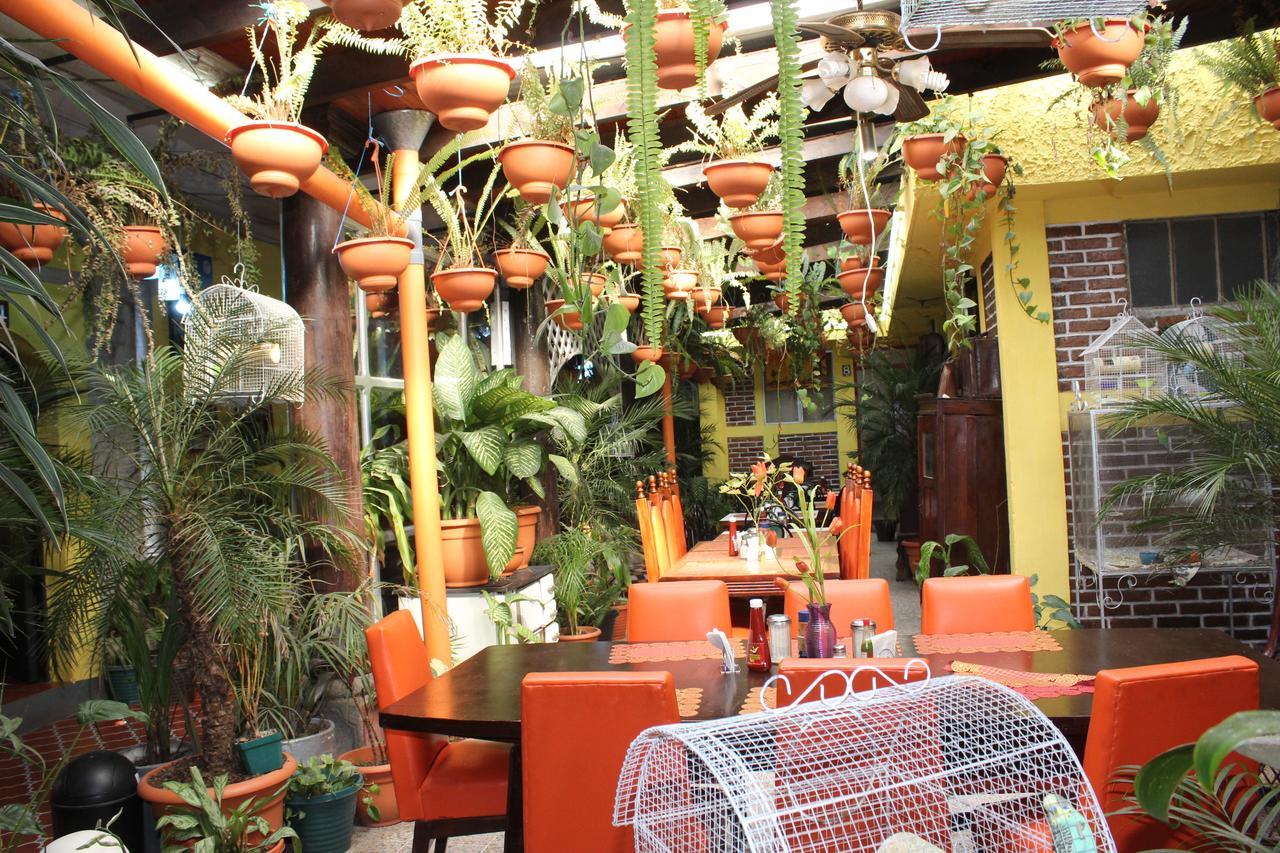 Hotel Casa Del Viajero Quetzaltenango Bagian luar foto