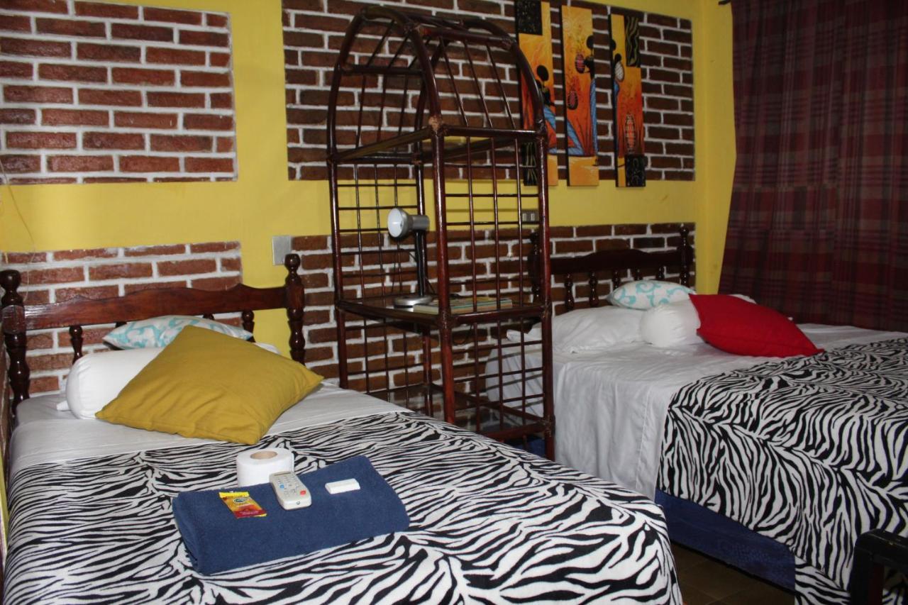Hotel Casa Del Viajero Quetzaltenango Bagian luar foto