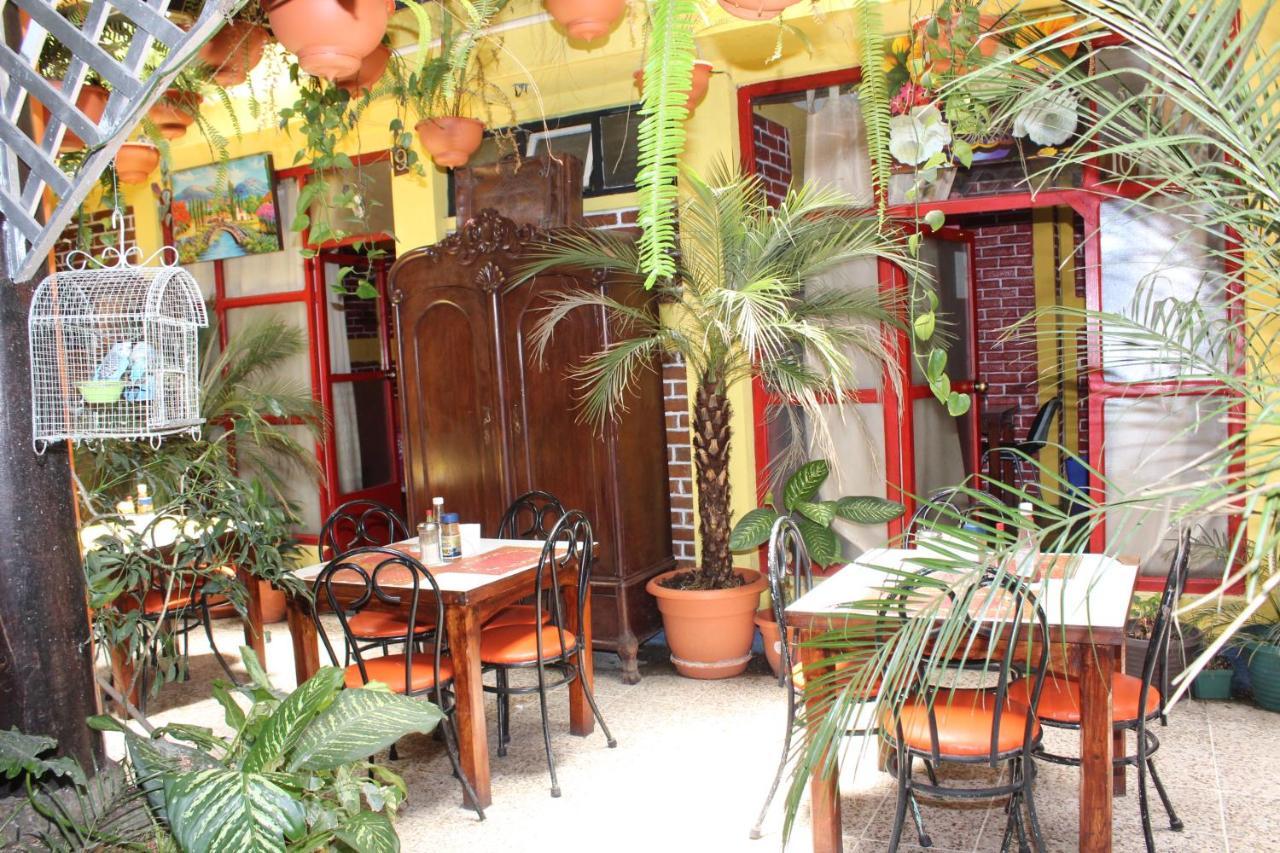 Hotel Casa Del Viajero Quetzaltenango Bagian luar foto