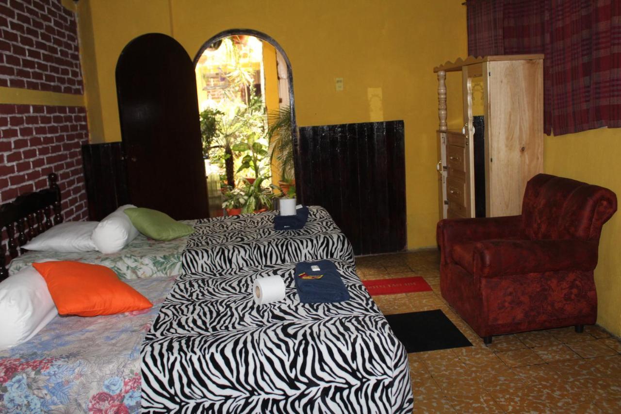 Hotel Casa Del Viajero Quetzaltenango Bagian luar foto