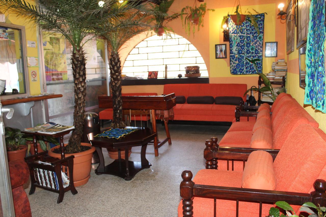 Hotel Casa Del Viajero Quetzaltenango Bagian luar foto