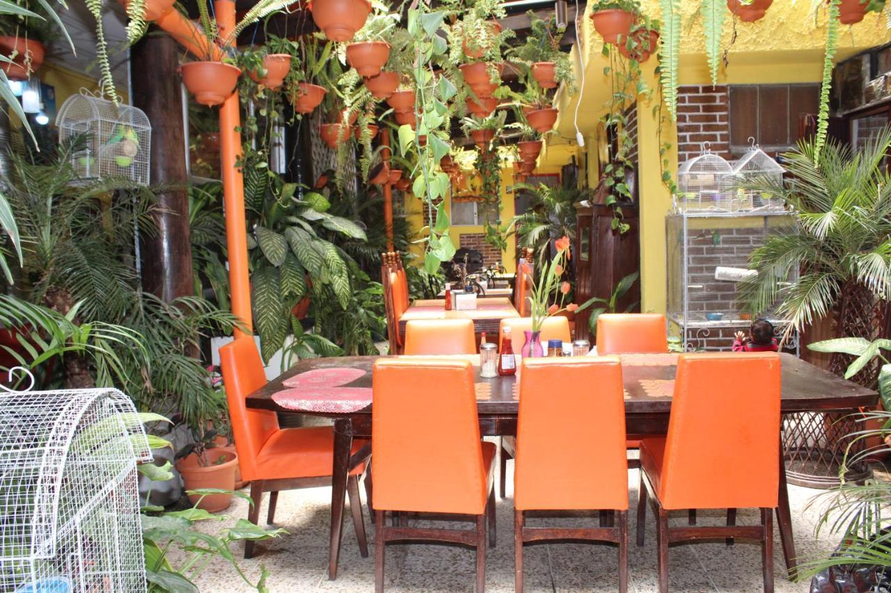 Hotel Casa Del Viajero Quetzaltenango Bagian luar foto