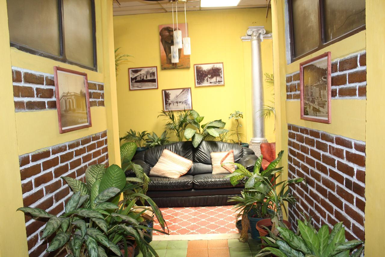 Hotel Casa Del Viajero Quetzaltenango Bagian luar foto