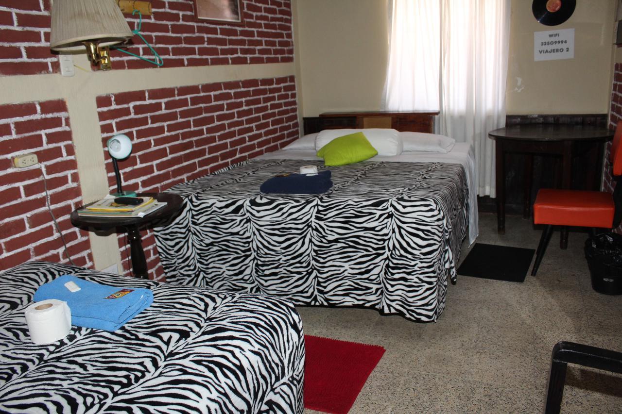 Hotel Casa Del Viajero Quetzaltenango Bagian luar foto
