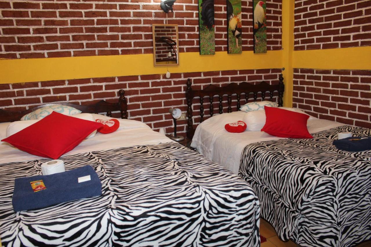 Hotel Casa Del Viajero Quetzaltenango Bagian luar foto